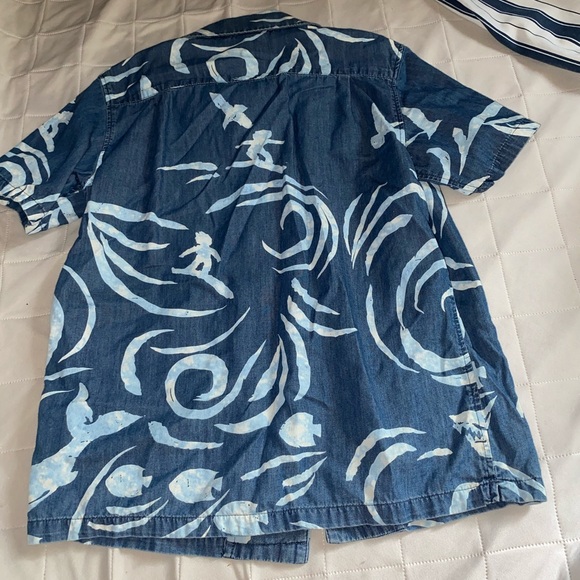 Button down - Picture 2 of 3